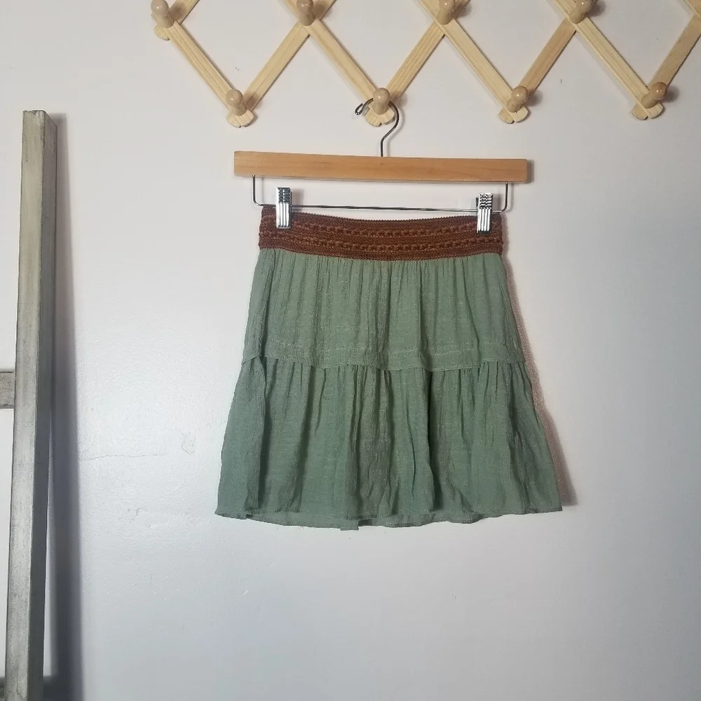 B WEAR GIRL SAGE GREEN SKIRT WITH BROWN STRETCHY BAND SIZE MEDIUM 10/12